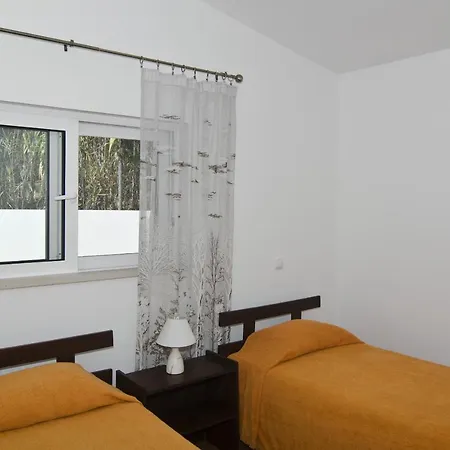 609 Mariposa * Lagos